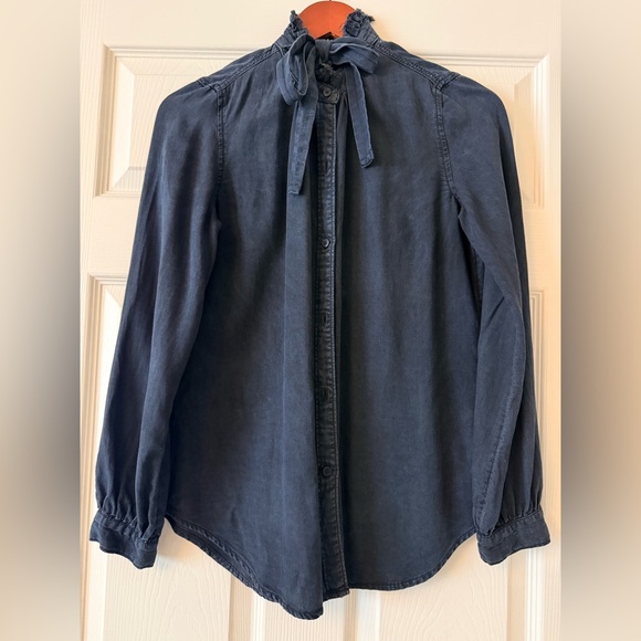 GAP Ruffled Collar Button up. - Picture 1 of 3